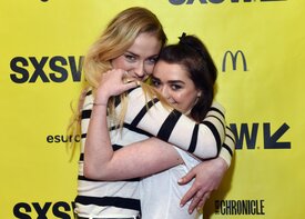 0213094940071_00_Maisie Williams & Sophie Turner 001.jpg