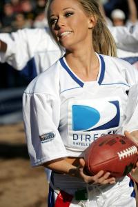 72203_Kendra_Wilkinson_Celebrity_Beach_Bowl_013108_468_122_625lo.JPG