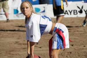 72094_Kendra_Wilkinson_Celebrity_Beach_Bowl_013108_637_122_407lo.JPG