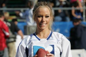 71962_Kendra_Wilkinson_Celebrity_Beach_Bowl_013108_122_723lo.JPG