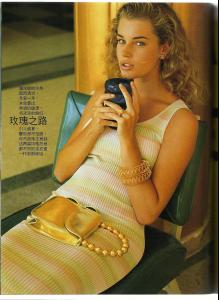 romijn_001_elle_china_1993_p3.jpg