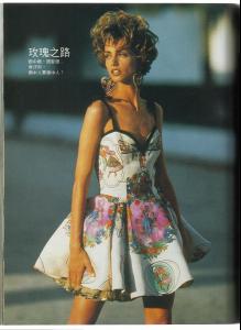 romijn_001_elle_china_1993_p5.jpg