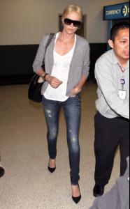 Charlize_Theron_Charlize_Theron_Arriving_Flight_QeBC76F02qNl.jpg