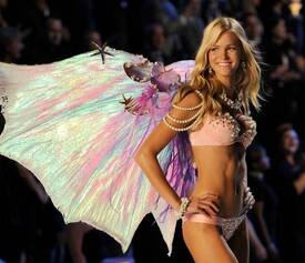 Erin Heatherton wears lingerie at the Victoria's Secret Fashion Show on November 9, 2011.jpg