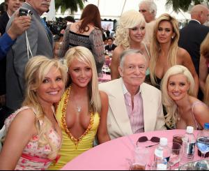 Hugh_Hefner_Reveals_2007_Playmate_Of_The_Year_1.jpg