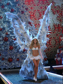 celebutopia.net_Victoria64s_Secret_Show_5678.jpg