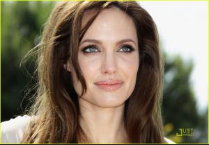 angelina_jolie_kung_fu_panda_2_photocall_05.jpg