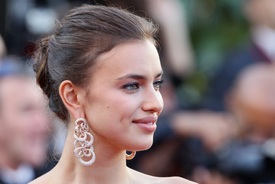 01 IrinaShayk premiere CannesFF 22052012.jpg