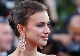 02 IrinaShayk premiere CannesFF 22052012.jpg