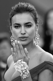 07 IrinaShayk premiere CannesFF 22052012.jpg