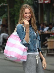 Behati+Prinsloo+Behati+Prinsloo+Sheila+Marquez+GRpnO1I0qQ3x.jpg