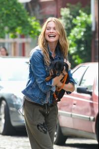 Behati+Prinsloo+Behati+Prinsloo+Cuddles+Puppy+9oFS4JnmO09x.jpg