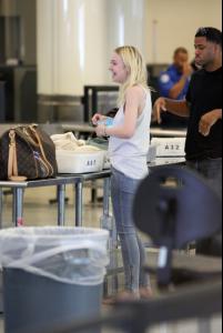 dakota_fanning__lax_Tlwi2xrd.sized.jpg