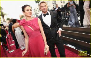 olga-kurylenko-wears-eco-fashion-on-oscars-2014-red-carpet-05.jpg