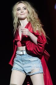 sabrina-carpenter-performing-at-o2-arena-in-london-51317-1.jpg