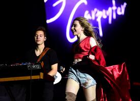 sabrina-carpenter-performing-at-o2-arena-in-london-51317-18.jpg