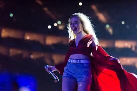 sabrina-carpenter-performing-at-o2-arena-in-london-51317-19.jpg