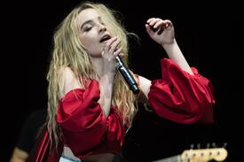 sabrina-carpenter-performing-at-o2-arena-in-london-51317-22.jpg