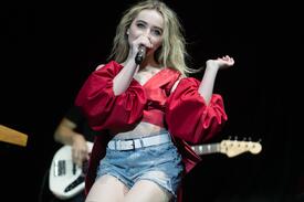 sabrina-carpenter-performing-at-o2-arena-in-london-51317-23.jpg