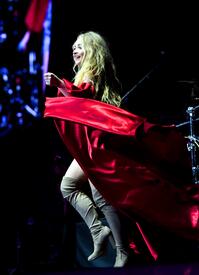 sabrina-carpenter-performing-at-o2-arena-in-london-51317-6.jpg