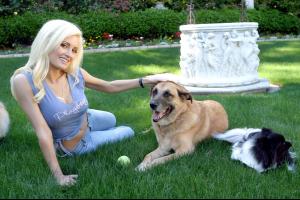 81627_Holly_Madison_Animal_Fair_Media_Portrait_007_123_77lo.jpg