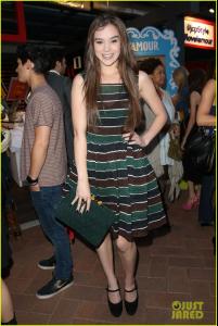 hailee-steinfeld-annasophia-robb-city-year-los-angeles-funraiser-2013-01.jpg