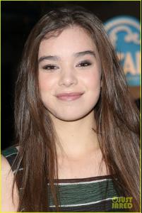 hailee-steinfeld-annasophia-robb-city-year-los-angeles-funraiser-2013-06.jpg