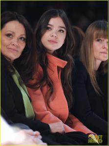 hailee-steinfeld-max-mara-fashion-show-04.jpg