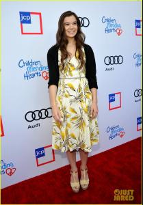 hailee-steinfeld-hilary-duff-children-mending-hearts-style-sunday-01.jpg