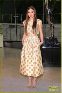 hailee-steinfeld-douglas-booth-cfda-fashion-awards-2013-06.jpg