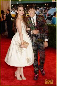 hailee-steinfeld-met-ball-2013-red-carpet-06.jpg