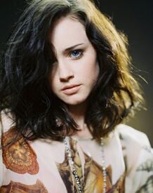 alexis-bledel-by-ivan-prochko-photoshoot-_20.jpg