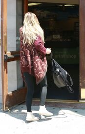 amber-heard-running-some-errands-in-los-angeles-june-2016-5.jpg