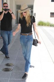 amber-heard-street-style-stopping-by-an-office-in-west-hollywood-6-16-2016-9.jpg