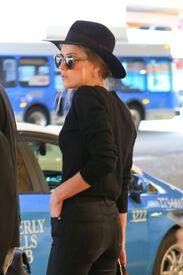 amber-heard-at-los-angeles-international-airport-06-22-2016_6.jpg