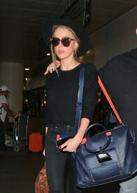 amber-heard-at-los-angeles-international-airport-06-22-2016_7.jpg