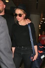 amber-heard-at-los-angeles-international-airport-06-22-2016_9.jpg