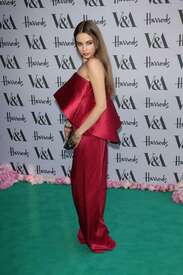 Xenia-Tchoumitcheva--Victoria-and-Albert-Museum-Summer-Party--06.jpg