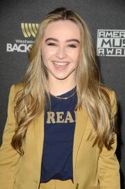 sabrina-carpenter-2015-american-music-awards-radio-row-day-2-in-los-angeles_2.jpg