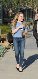 Sabrina-Carpenter--Arriving-at-the-Facebook-building--01.jpg