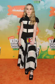 Sabrina-Carpenter--2016-Nickelodeon-Kids-Choice-Awards--01.jpg