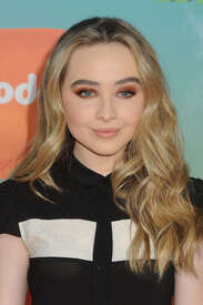 Sabrina-Carpenter--2016-Nickelodeon-Kids-Choice-Awards--08.jpg