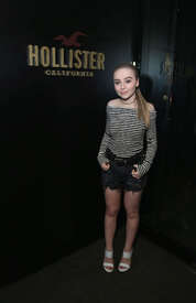 Sabrina-Carpenter--Denim-DIY-Event-at-Hollister--06.jpg