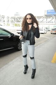 madison-pettis-arrives-at-los-angeles-international-airport-01-30-2016_3.jpg