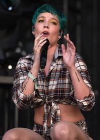 Halsey_BonnarooFestival061016_08.jpg