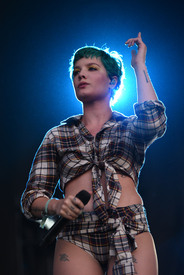 Halsey_BonnarooFestival061016_23.jpg