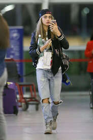 Cara-Delevingne-at-JFK-Airport--06.jpg