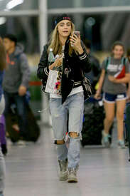 Cara-Delevingne-at-JFK-Airport--12.jpg