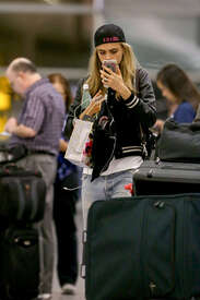 Cara-Delevingne-at-JFK-Airport--19.jpg