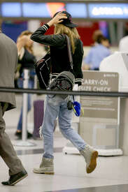 Cara-Delevingne-at-JFK-Airport--21.jpg